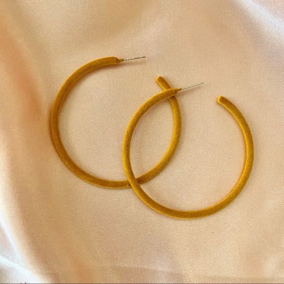 💙LAST ONE 💖Velvet Fabric Hoop Earrings Circle - Picture 3 of 7